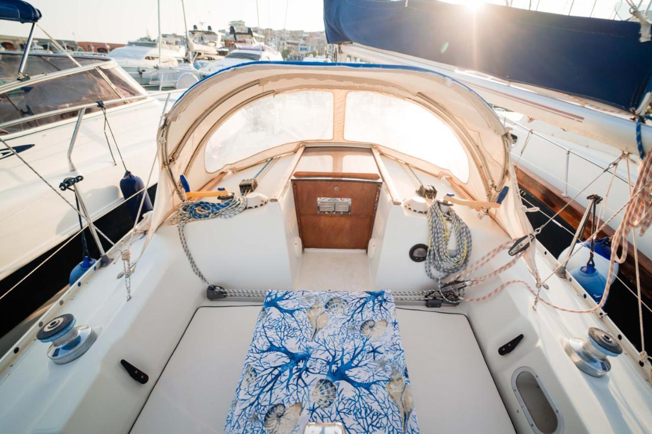 ホテル Fortuna In Boat マリーナ・ディ・カメロータ エクステリア 写真