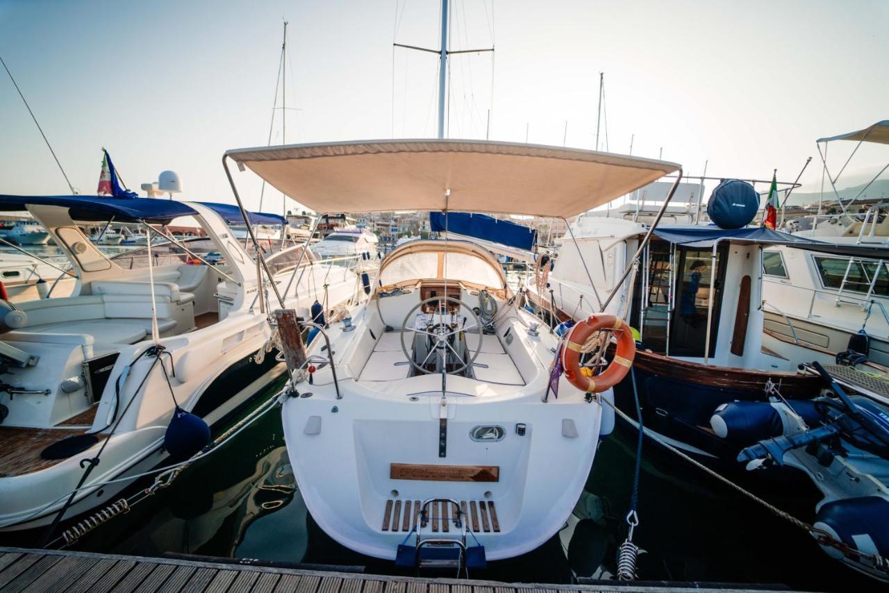 ホテル Fortuna In Boat マリーナ・ディ・カメロータ エクステリア 写真